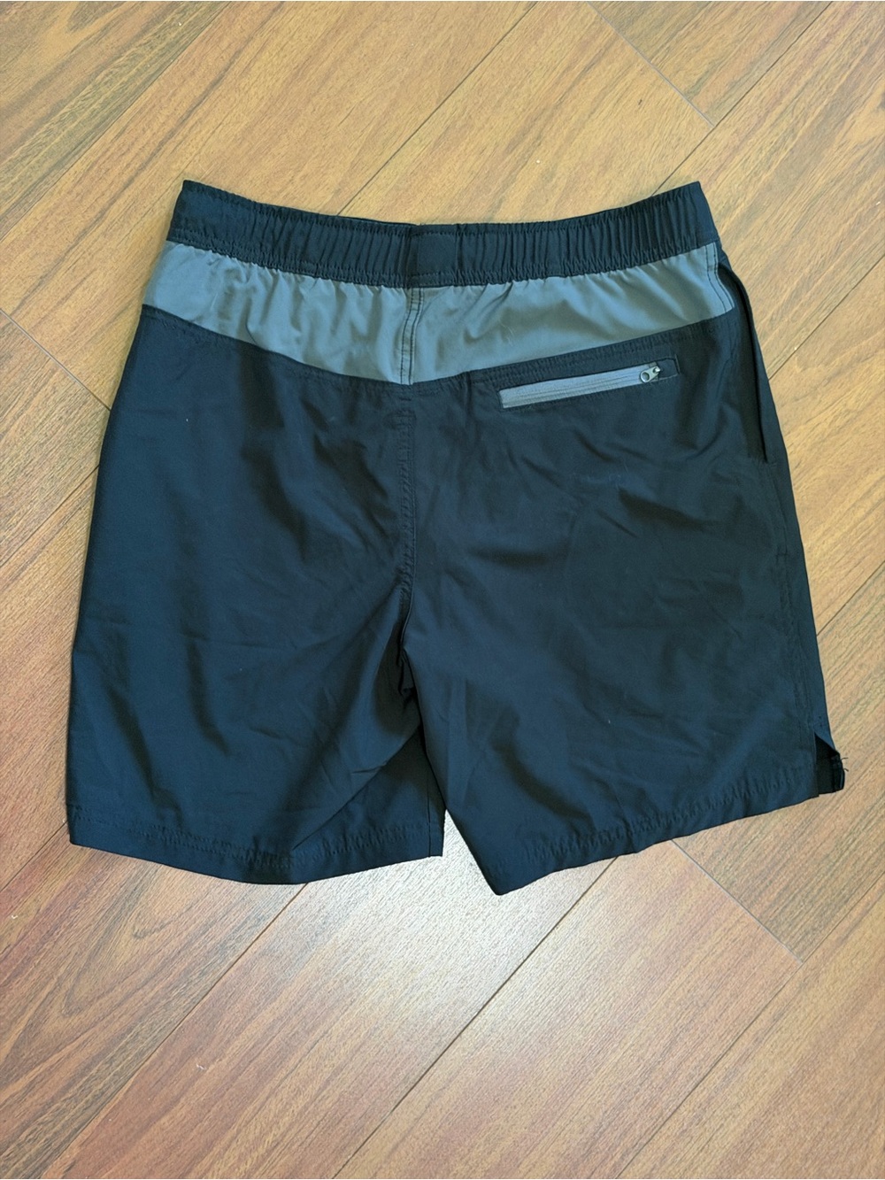 Speedo Men's Hydro Tech Volley Swim Shorts in black and grey Sz M